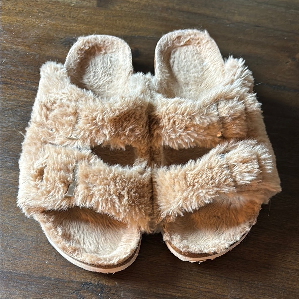 Fuzzy Teddy Bear Slippers 🧸